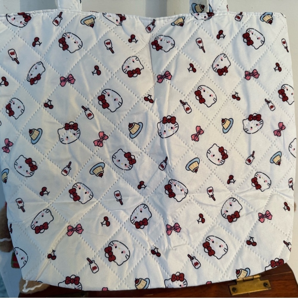New Hello Kitty Quilted Tote Bag - Picture 4 of 6